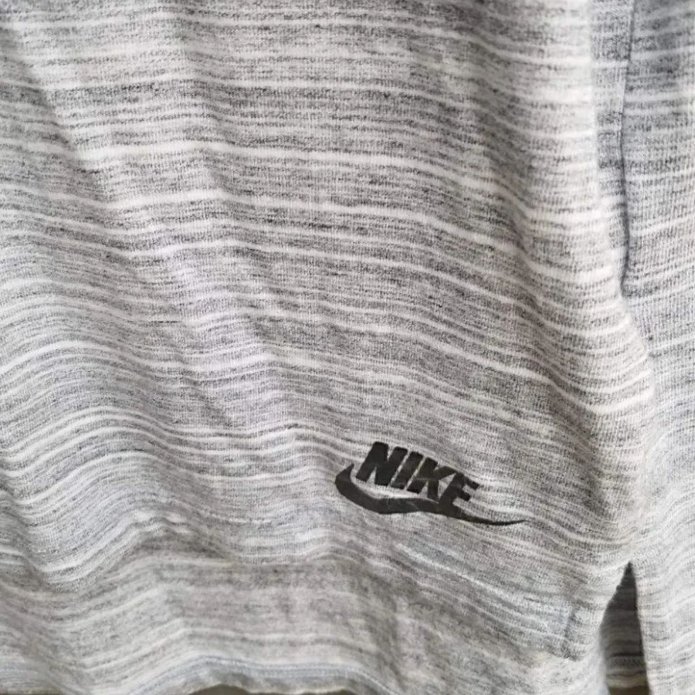 NIKE Gray Heathered Split High Low Hem Top size Small - Picture 4 of 5